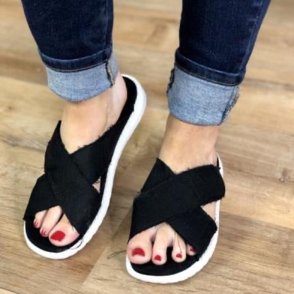 New in Box! Gypsy Jazz Ocean Sandal - Black